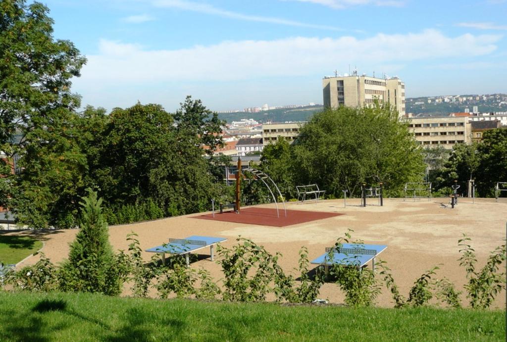 Modern Apartment Riegrovy Sady Praag Buitenkant foto