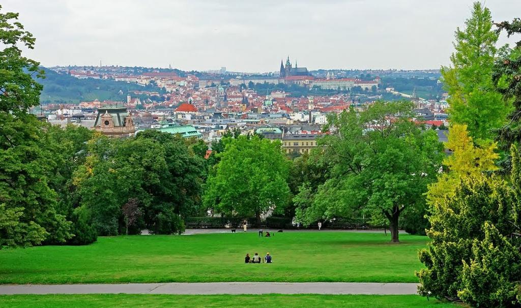 Modern Apartment Riegrovy Sady Praag Buitenkant foto